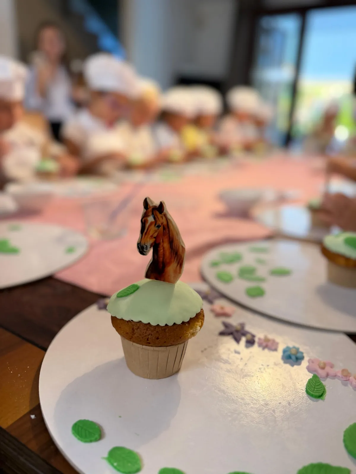 Cupcake decorato a tema cavalli durante una festa privata